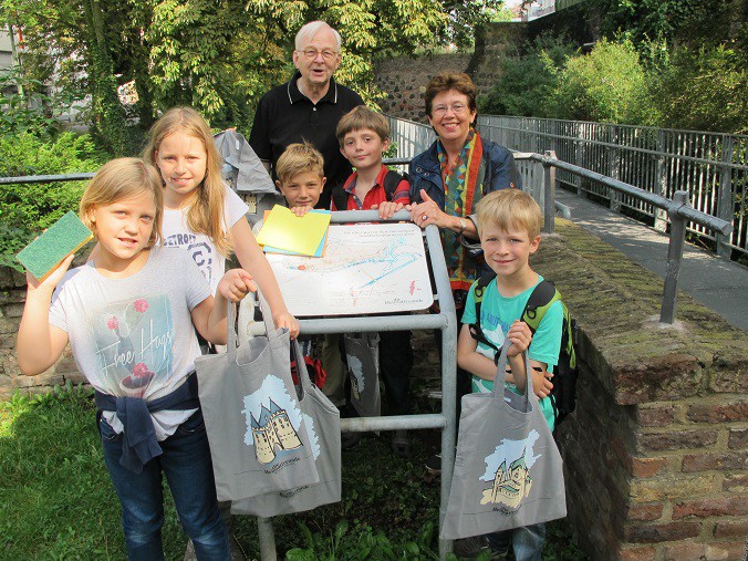 Schilderputzaktion von Schülern der Kreuzschule